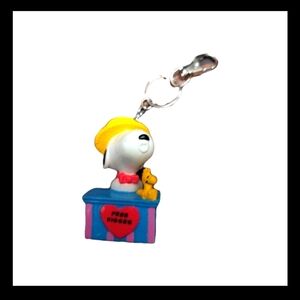 Snoopy & Woodstock Cartoon 'free kisses' Holiday  Figure Keychain Back Charm
